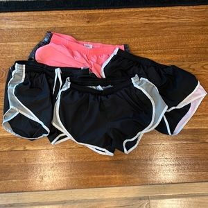 Sold. Won’t allow me to delete listing.